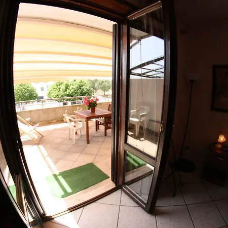 Sigismondo Castromediano Bed and Breakfast 2*